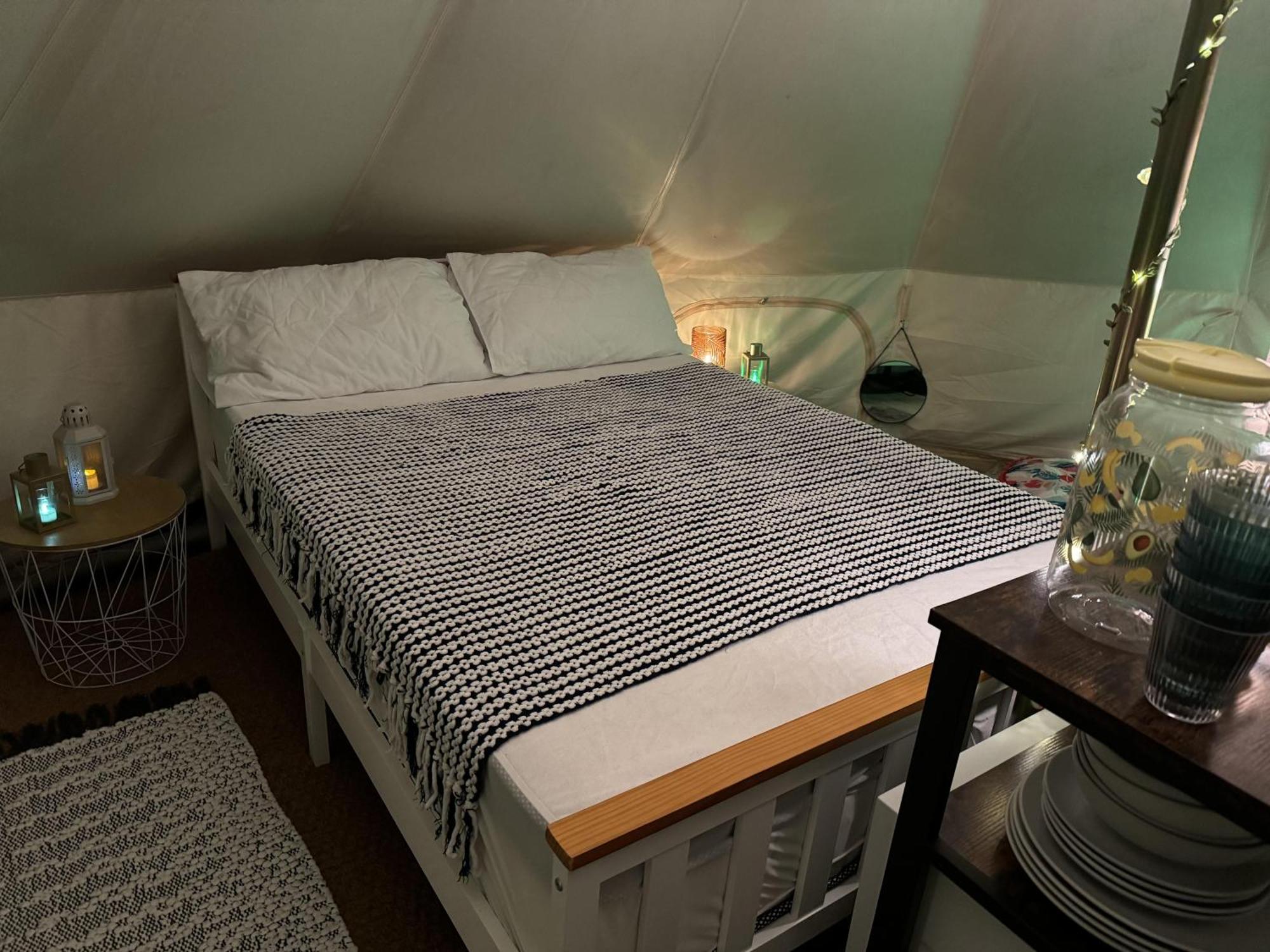 Spacious Bell Tent At Herigerbi Park Lincolnshire Villa Grantham Ngoại thất bức ảnh